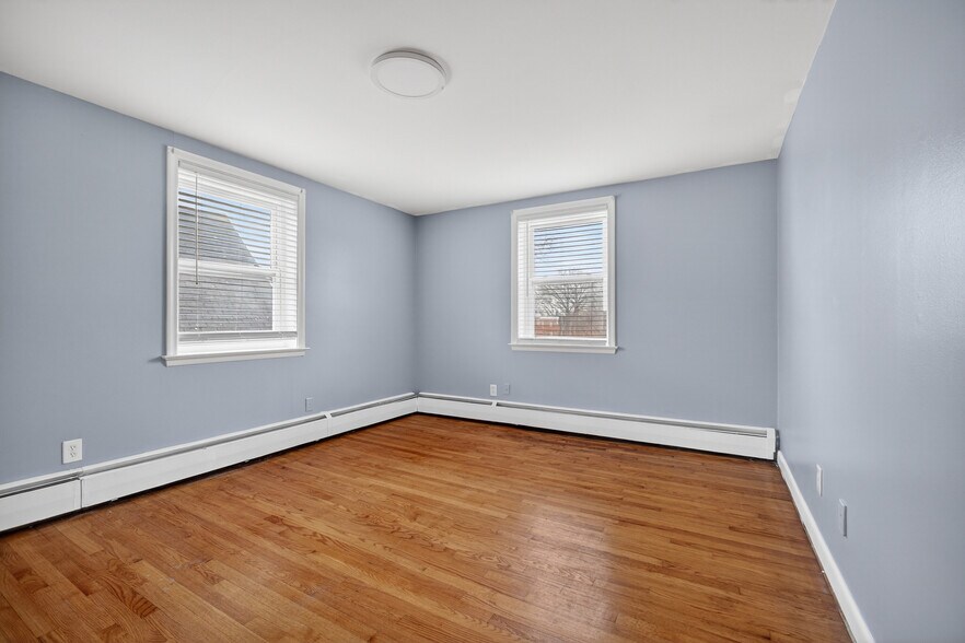 More Photos Of 27 Imlay St, Hartford Apartments For Sale