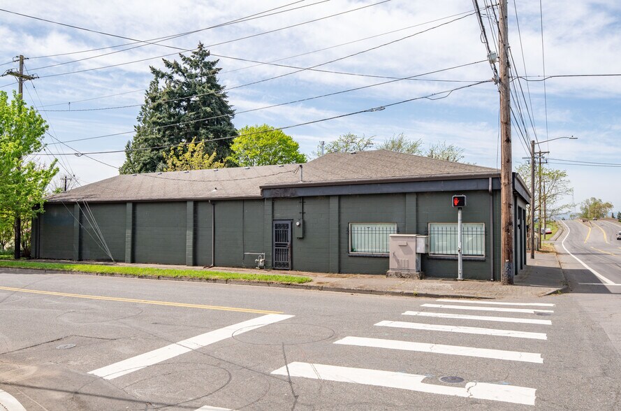 More Photos Of 1201 W Fourth Plain Blvd, Vancouver Flex For Sale
