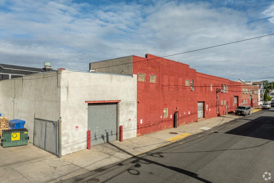 More Photos Of 455 Madison Ave, Paterson Manufacturing For Lease