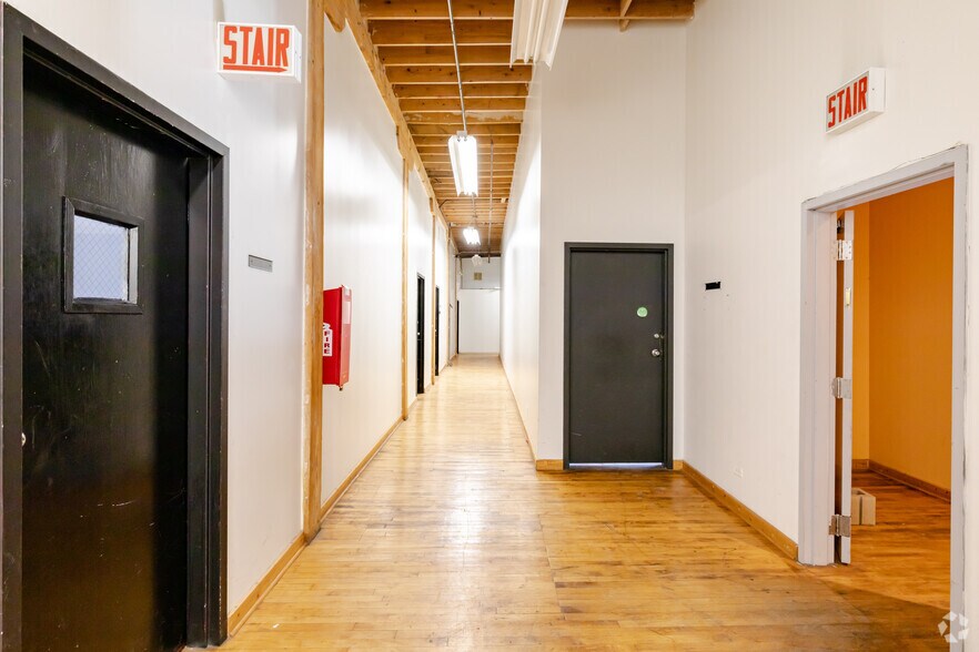 More Photos Of 348 N Ashland Ave, Chicago Flex For Lease