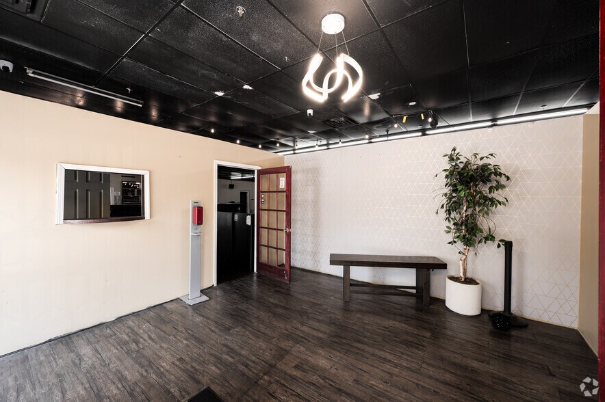 More Photos Of 9300-9350 Woodward Ave, Detroit Storefront For Lease