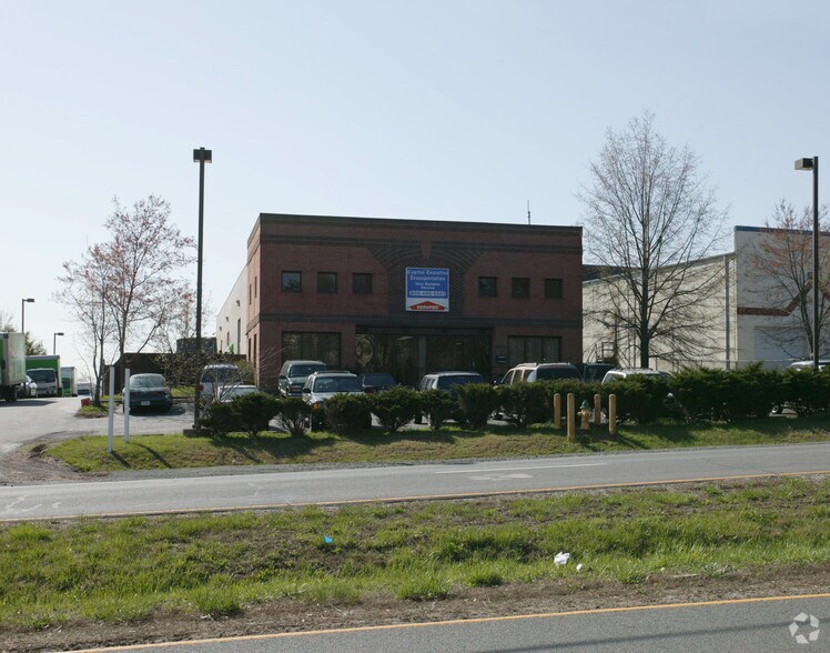 More Photos Of 8433 Euclid Ave, Manassas Park Warehouse For Lease