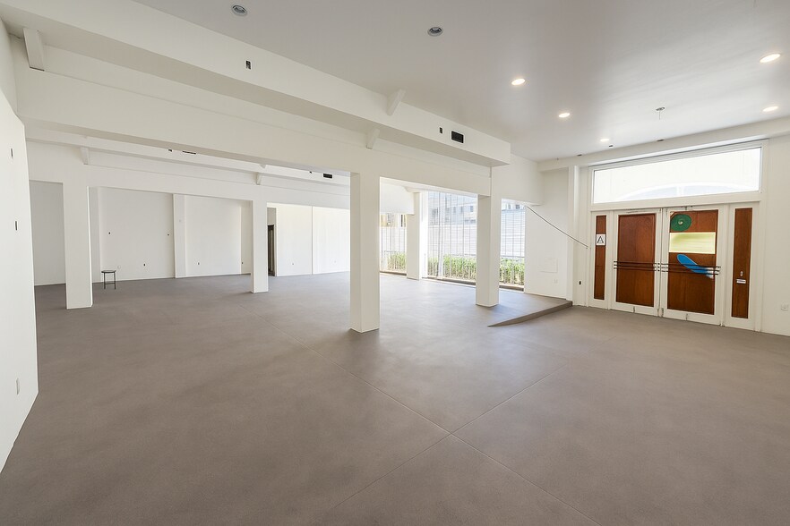 More Photos Of 11829 Wilshire Blvd, Los Angeles Storefront For Sale