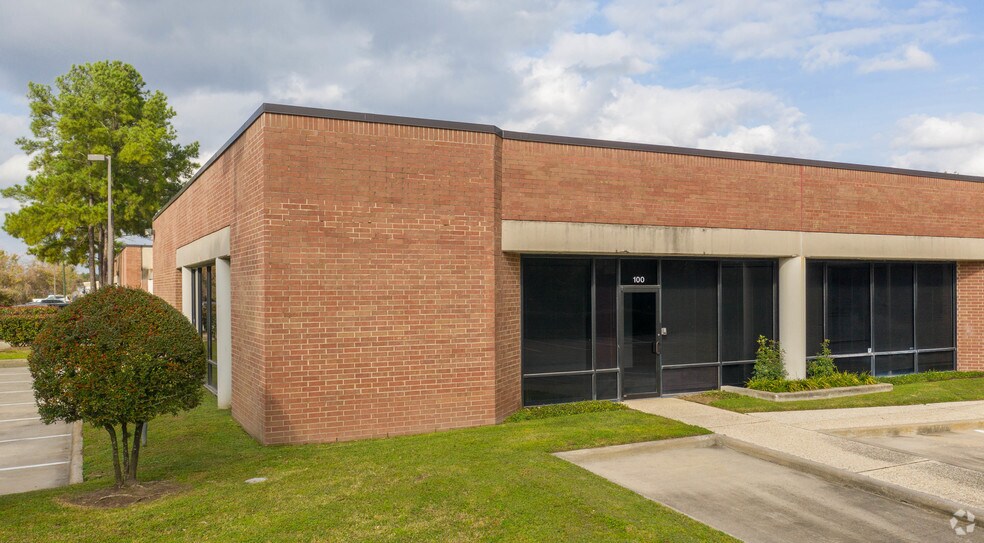 More Photos Of 15631 Blue Ash Dr, Houston Light Manufacturing For Lease