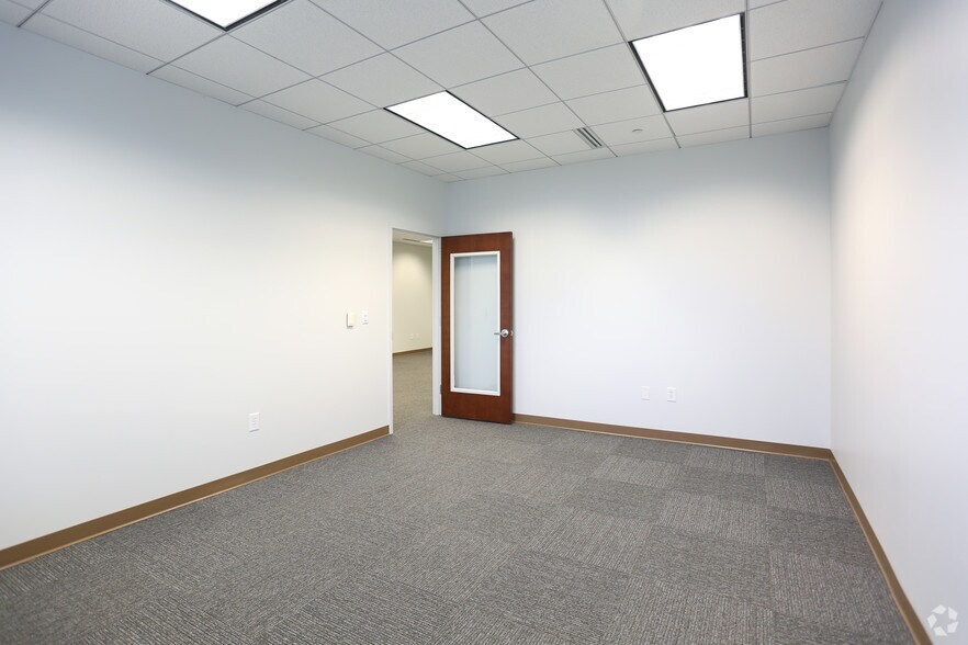 More Photos Of 1 W Fourth St, Winston-Salem Office For Lease