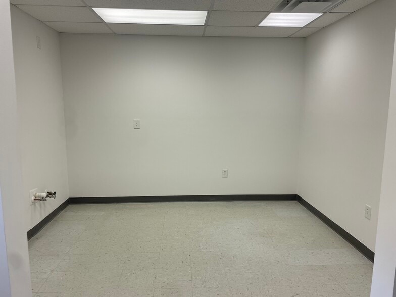 More Photos Of 2141 Eastview Pky, Conyers Office For Sale