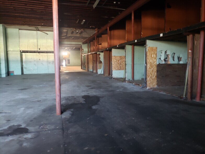 More Photos Of 147 Walnut St, Northvale Warehouse For Lease