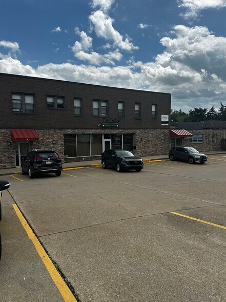 More Photos Of 1-7 S Mount Vernon Ave, Uniontown Office For Sale