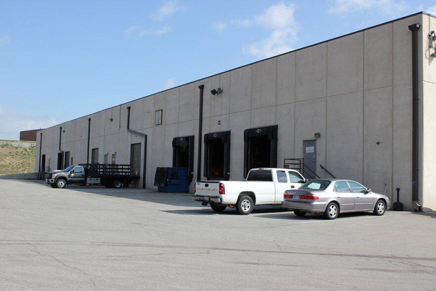More Photos Of 1140-1146 Booth St, Kansas City Light Manufacturing For Lease