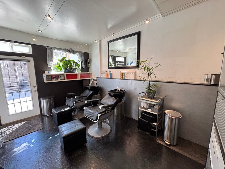 More Photos Of 7441-7445 Girard Ave, La Jolla Storefront Retail Office For Lease