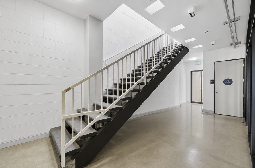 More Photos Of 8543 Venice Blvd, Los Angeles Loft Creative Space For Lease