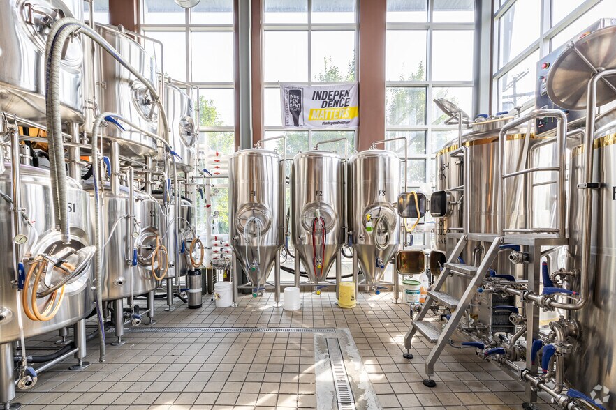 More Photos Of 3825 S Kinnickinnic Ave, Milwaukee Restaurant For Lease