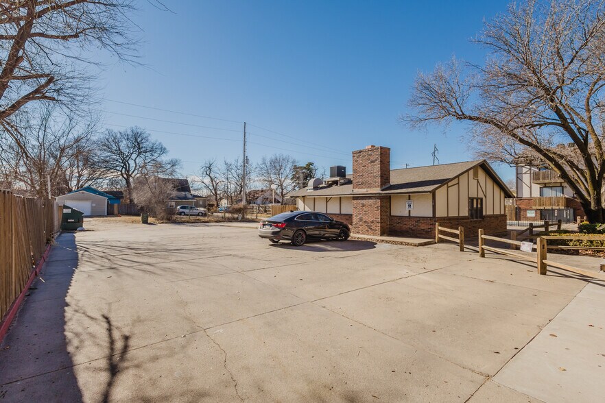 More Photos Of 401 E Avenue A, Hutchinson Apartments For Sale