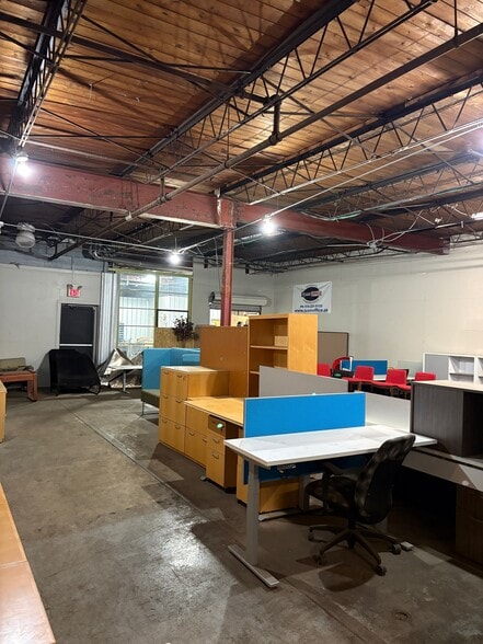 More Photos Of 10 Hill St, Kansas City Warehouse For Sale