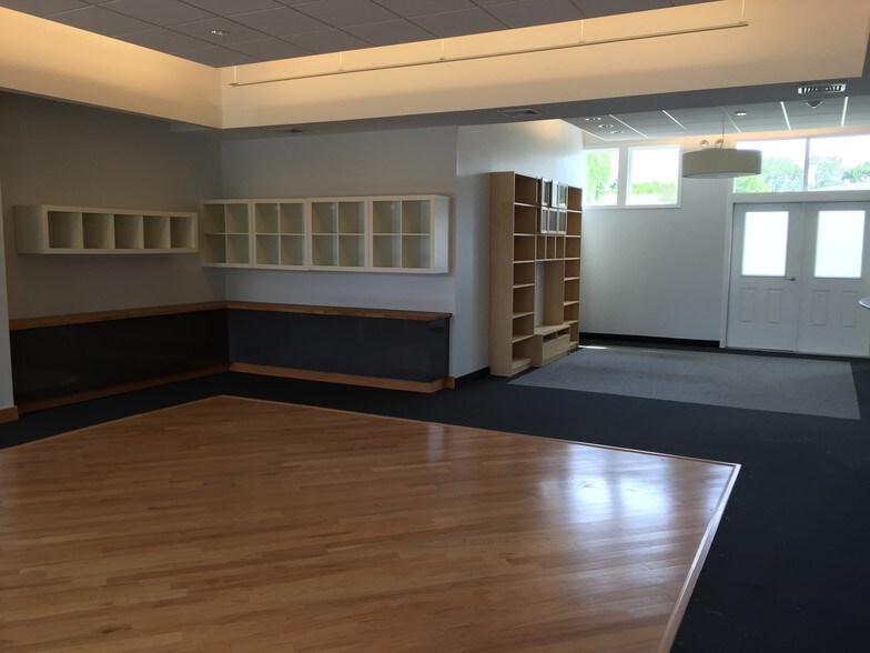 More Photos Of 245 Amity Rd, Woodbridge Storefront Retail Office For Lease