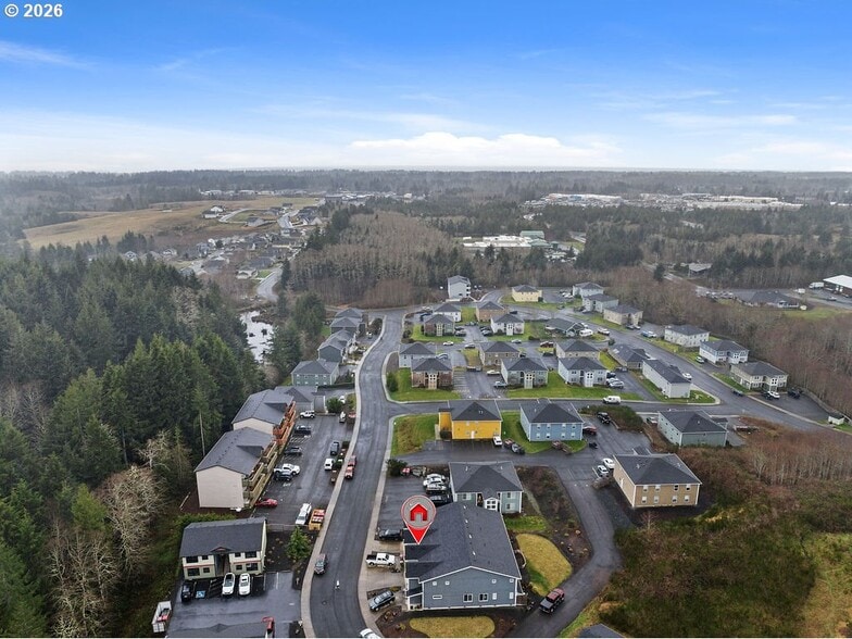 More Photos Of 1524 SE Honeysuckle Loop, Warrenton Apartments For Sale