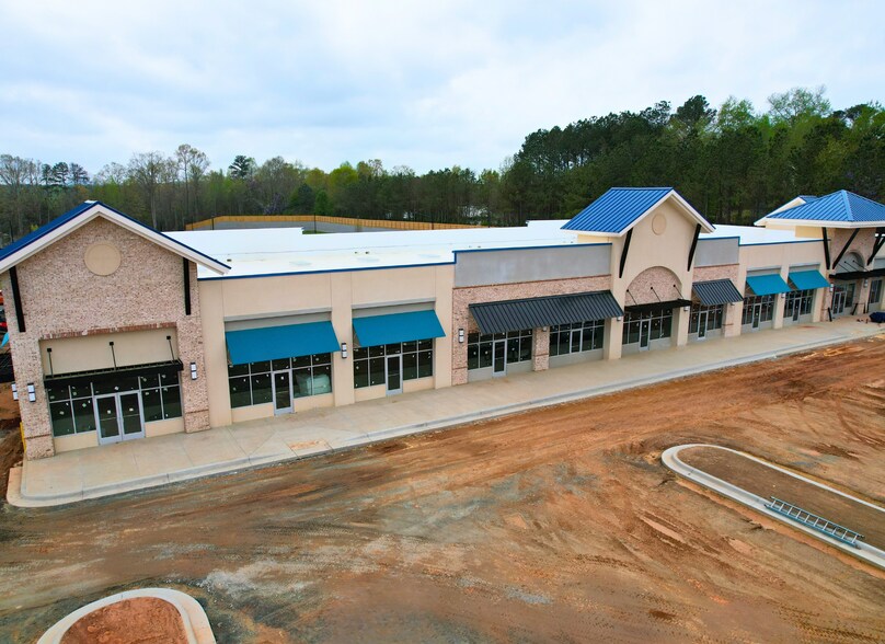 More Photos Of 310 Lanier Cir, Woodstock General Retail For Sale