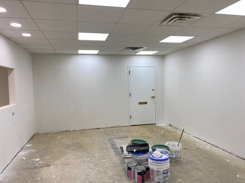 More Photos Of 371 Merrick Rd, Rockville Centre Office For Lease