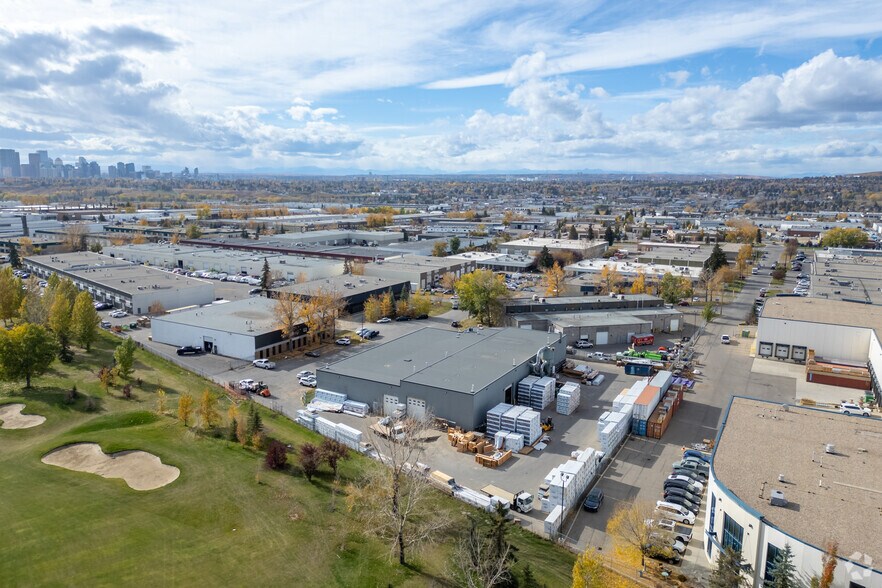 More Photos Of 4375 14th St NE, Calgary Warehouse For Lease