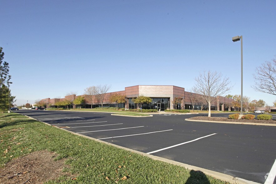 More Photos Of 3152-3198 Riverport Tech Center Dr, Maryland Heights Research And Development For Lease