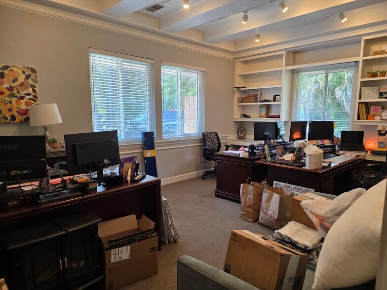 More Photos Of 21 New Orleans Rd, Hilton Head Island Office For Sale