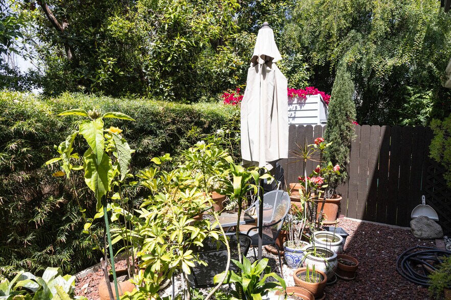 More Photos Of 4931 Coldwater Canyon Ave, Van Nuys Apartments For Sale