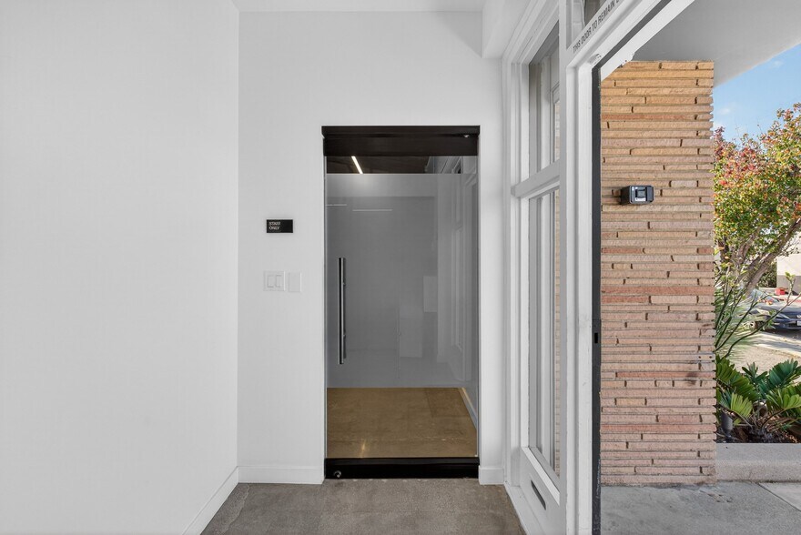 More Photos Of 1322-1326 Obispo Ave, Long Beach Warehouse For Lease