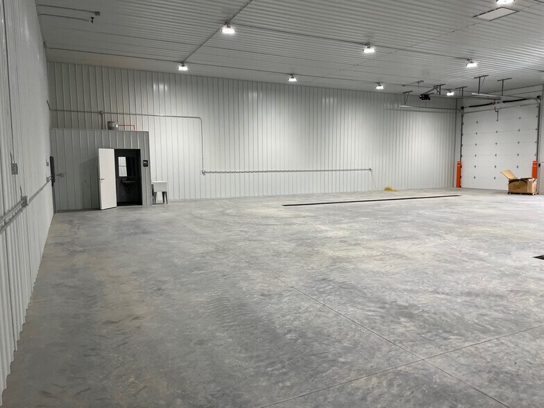 More Photos Of 4501 Pro Farmer Rd SW, Cedar Rapids Warehouse For Lease