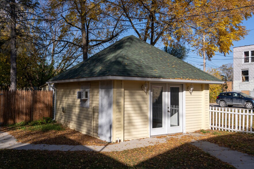 More Photos Of 218 S Washington St, Mt Pleasant Office For Sale