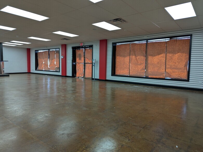 More Photos Of 4950 S Broadway St, Wichita Freestanding For Lease