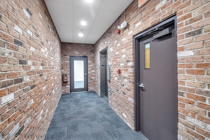 More Photos Of 4476 Main St, Amherst Loft Creative Space For Lease