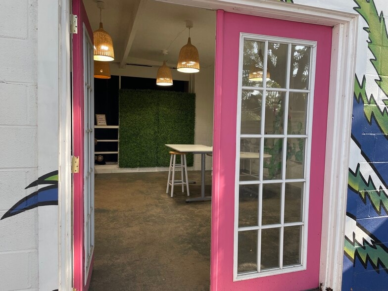 More Photos Of 2058 S Lamar Blvd, Austin Freestanding For Lease