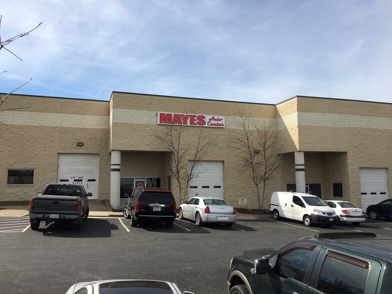 More Photos Of 12 Commerce Pky, Fredericksburg Flex For Lease