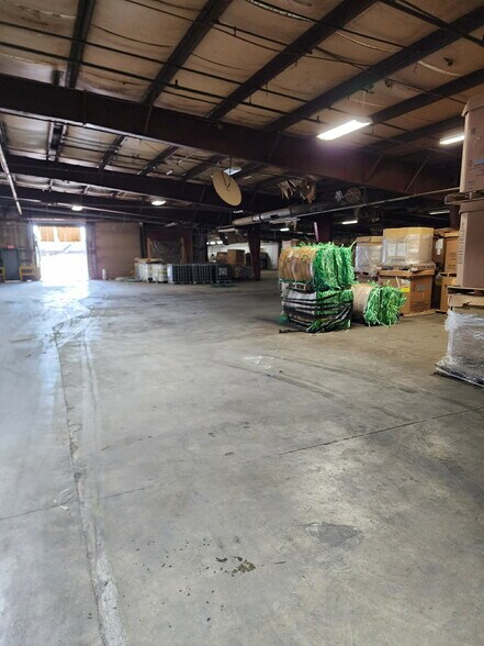 More Photos Of 712 Industrial Ln, Oneida Distribution For Sale