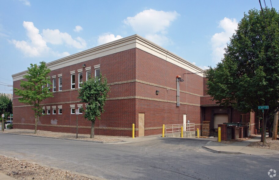 More Photos Of 4100 Main St, Kansas City Flex For Sale
