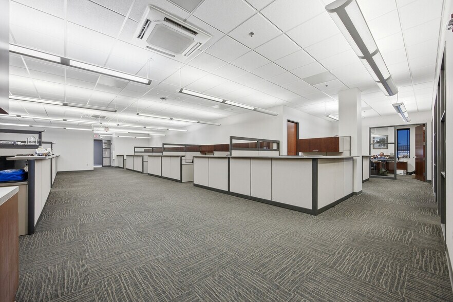 More Photos Of 644 E Beaton Dr, West Fargo Office For Lease