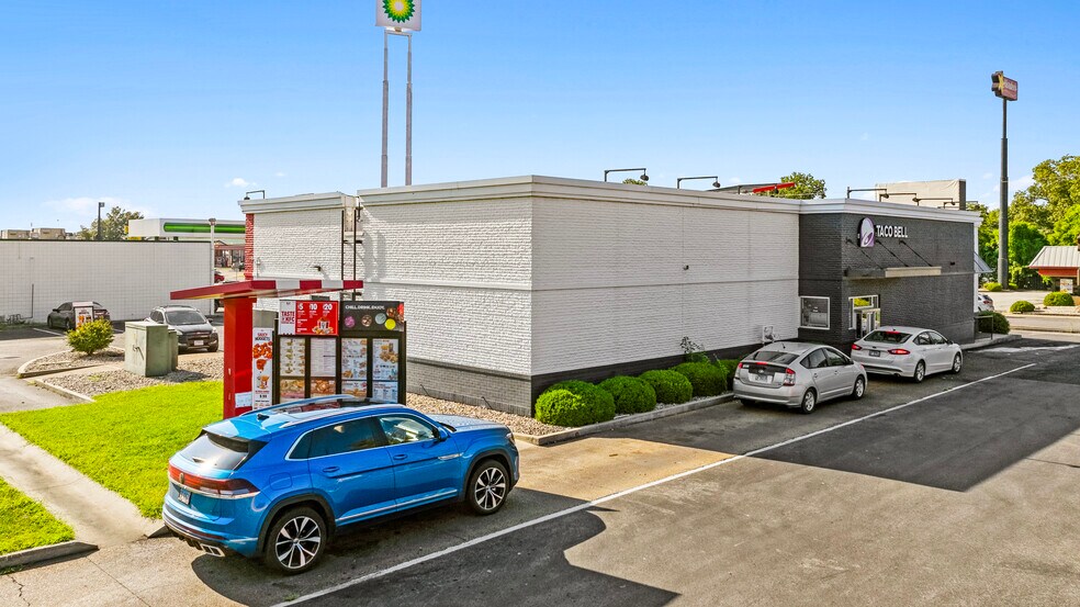 More Photos Of 634 W Main St, Benton General Retail For Sale