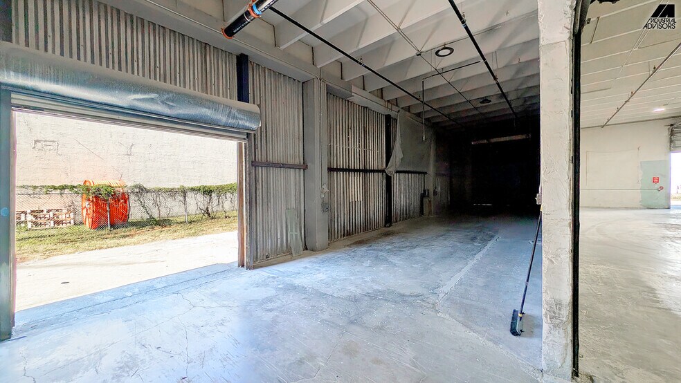 More Photos Of 16350 NW 48th Ave, Miami Warehouse For Lease