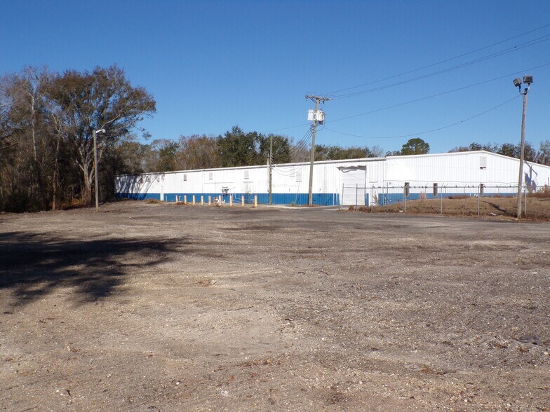 More Photos Of 3517 Century Blvd, Lakeland Warehouse For Lease