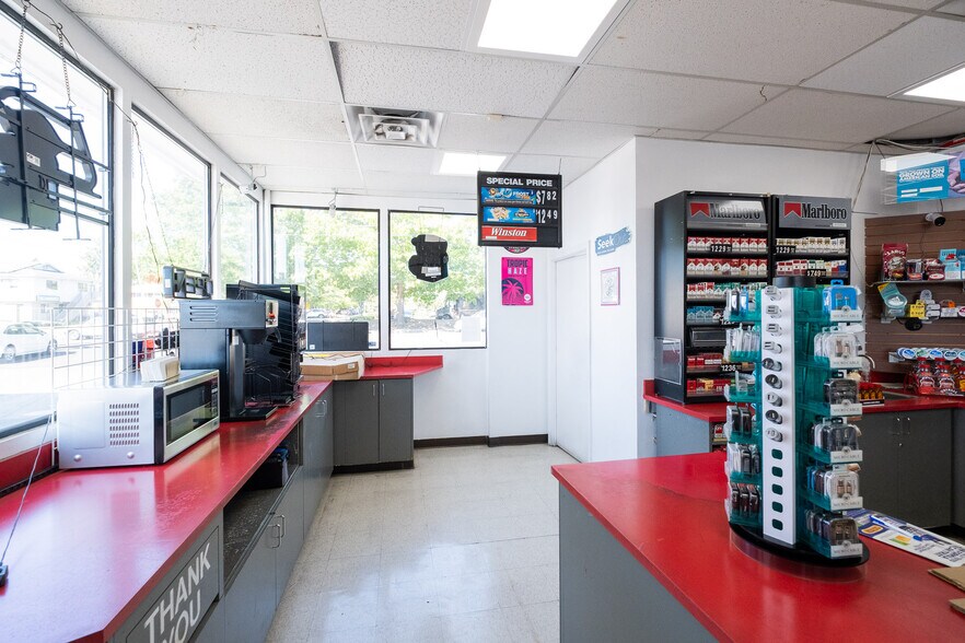 More Photos Of 2730 Meridian St, Bellingham Service Station For Sale