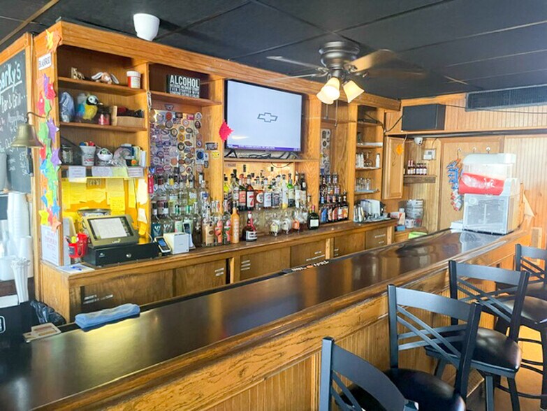 More Photos Of 1112 Madison St, South Roxana Restaurant For Sale