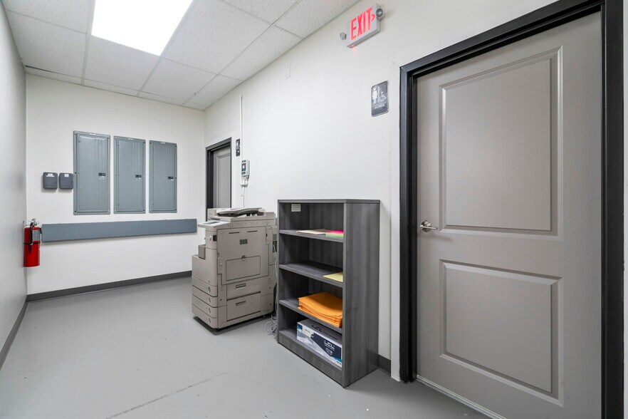 More Photos Of 3664 Walnut Bend Ln, Houston Office For Sale