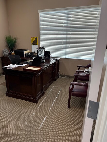 More Photos Of 6206 W Desert Inn Rd, Las Vegas Office For Lease