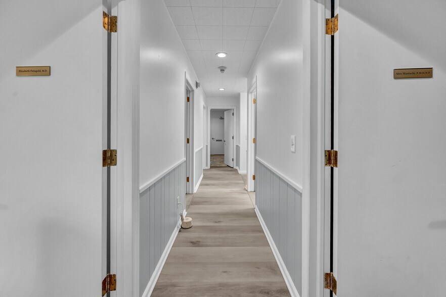 More Photos Of 172 Mount Pleasant Rd, Newtown Medical For Lease