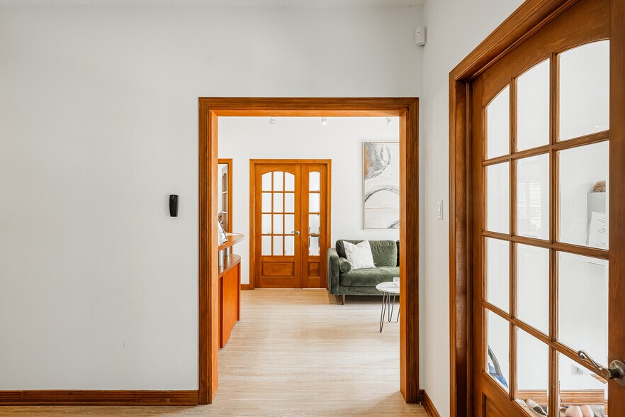 More Photos Of 675 Boul Samson, Laval Office For Sale