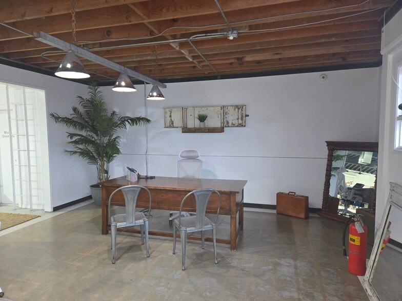 More Photos Of 1922 Placentia Ave, Costa Mesa Light Manufacturing For Lease