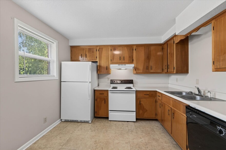 More Photos Of 1531 E Knollwood Cir, Clarksville Apartments For Sale