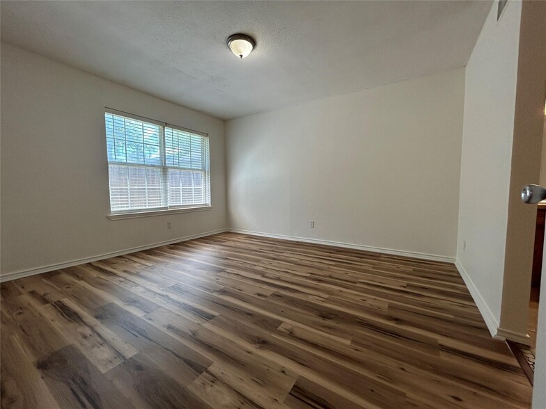 More Photos Of 214 Locust St, Sulphur Springs Apartments For Sale