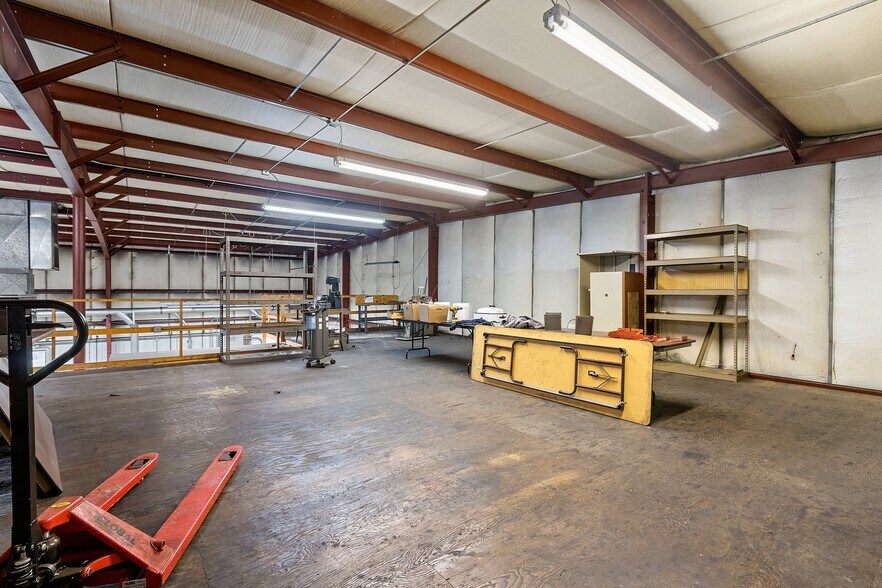 More Photos Of 3300 Commodity Ln, Green Bay Manufacturing For Sale