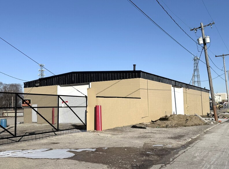 Primary Photo Of 151 Ferris st, Galesburg Warehouse For Sale